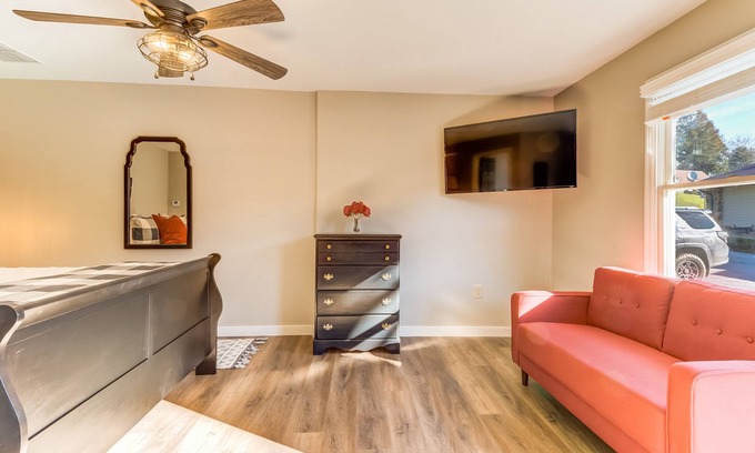 Helen Apartment | Spacious studio in the heart of Helen with flatscreen TV and free WiFi