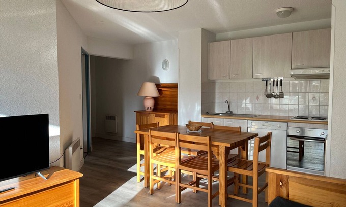 Peyragudes Apartment | Spacious T2 for 6 with Balcony, Near Slopes, Free Spa Access, Peyragudes