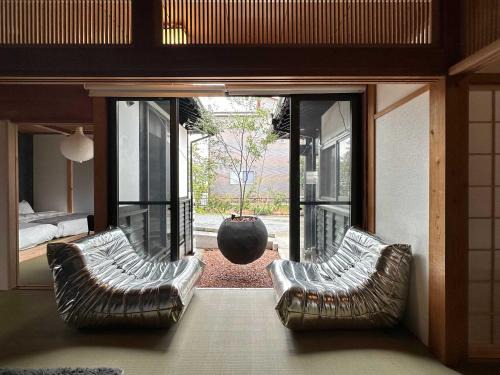 Ozu House | Spacious Traditional Japanese house by Restavio