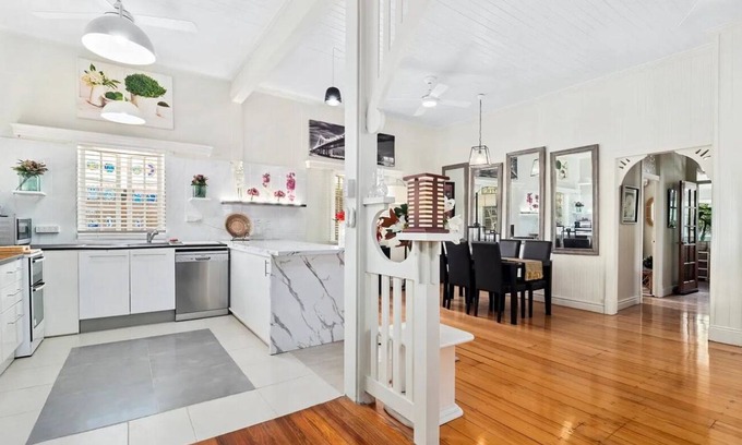 Westcourt House | Spacious tropical Oasis in heart of city perfect for multigenerational holidays