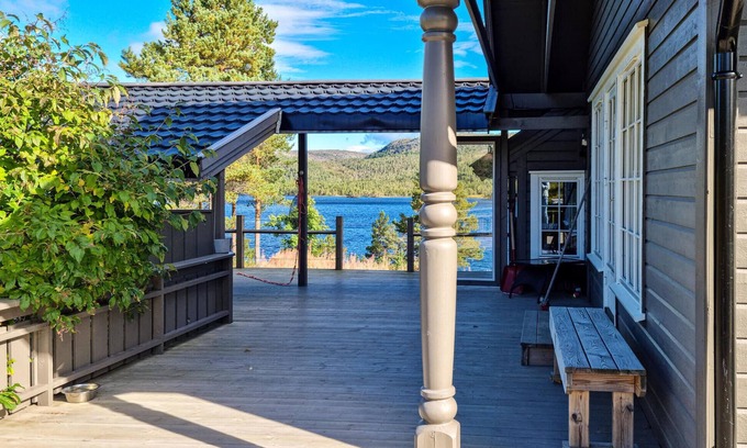 Aseral House | Spacious vacation home on an open and sunny plot with its own shore and jetty.