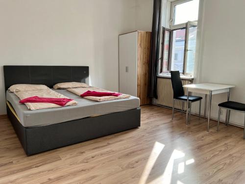 Oberlaa Apartment | Spacious Vienna 4BR shared Stay for Friends & Families
