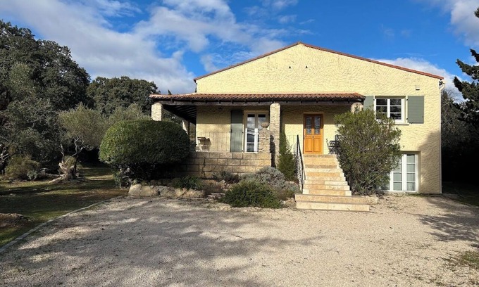 Castillon-du-Gard Villa | Spacious villa in Castillon-du-Gard with Separate Studio and Private Pool