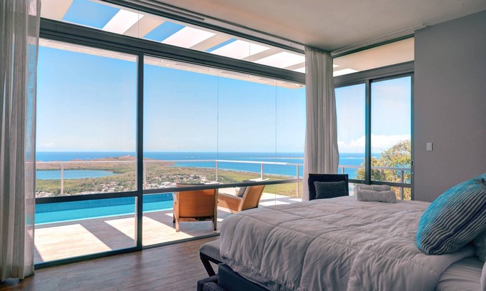 Cabezas House | Spacious Villa, Pool, Gorgeous Views, WIFI, Great for Groups & Families, close to Seven Seas Beach