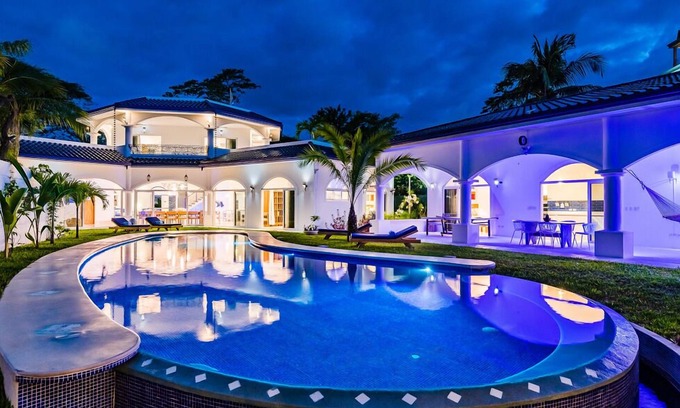 Playa Langosta House | Spacious Villa w/Private Pool – Ideal for Groups, Steps to Tamarindo Beach