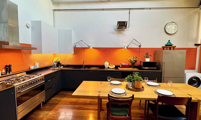 Footscray Apartment | Spacious Warehouse Conversion, 2 Bdrms & Parking