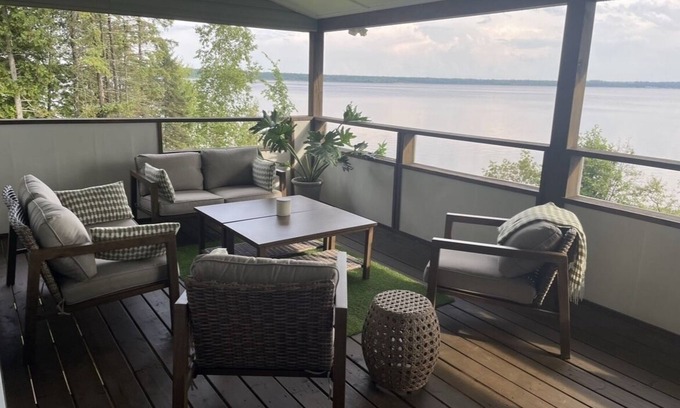 L'Isle-aux-Allumettes House | Spacious waterfront retreat with all the comforts of home.