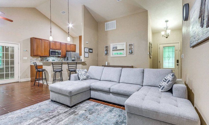 Navarre House | Spacious Yard! Navarre Home in Quiet Neighborhood