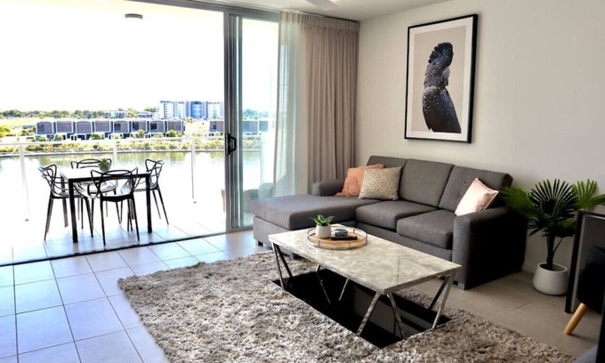 Birtinya Apartment | Spacious1BRMApt* Water Views #2