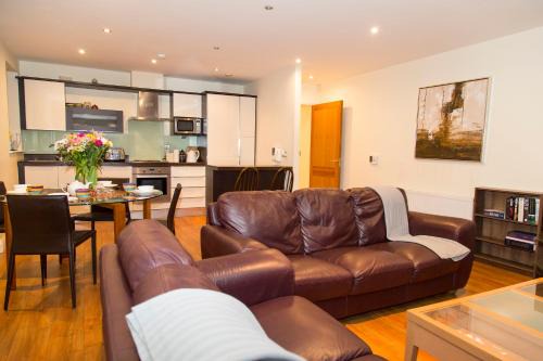 Inchicore Apartment | Spacous Dublin Escape 3BR Ensuited Free Parking