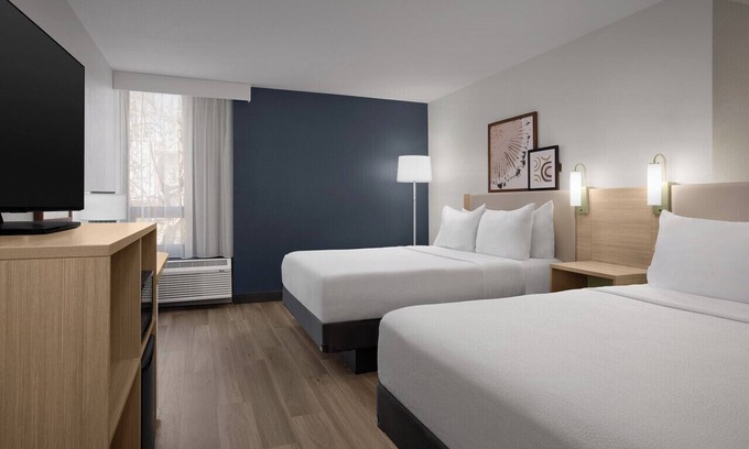 Montbello Hotel | Spark by Hilton Denver East I 70