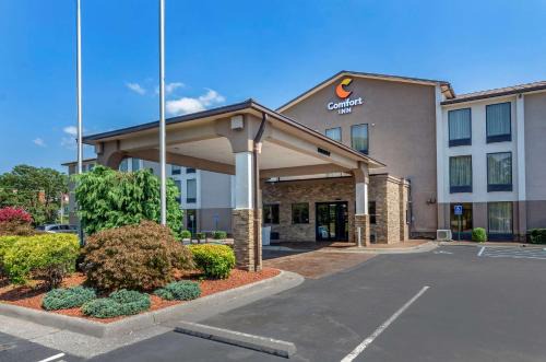 Roanoke Hotel | Spark by Hilton Roanoke Civic Center