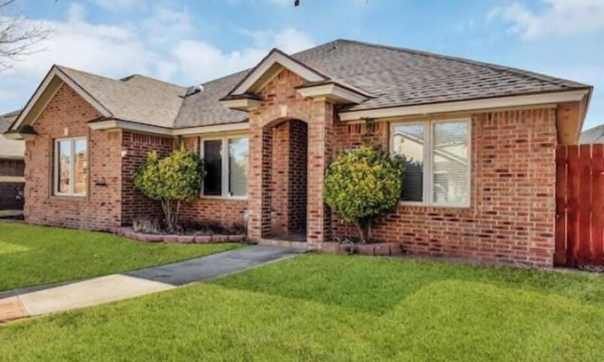 Lubbock House | Spark Getaways: The Shapiro