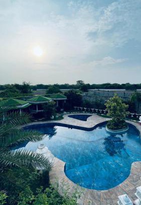 Mohanlalganj Hotel | Sparrow Farms And Resort