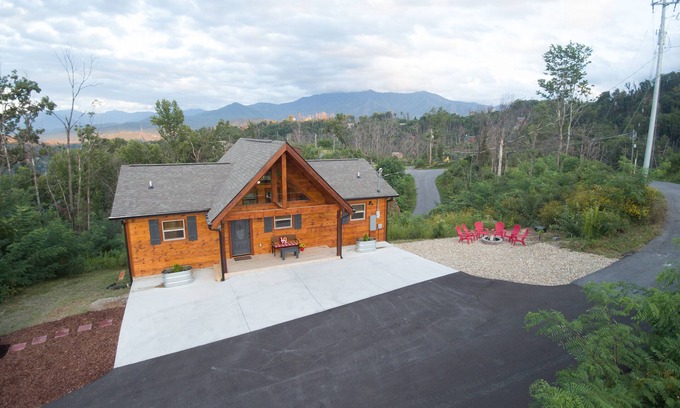 Chalet Village North Cabin | Special Fall Rates - Location, Luxury Cabin, Views, Hot Tub, Fire Pit, 5 Stars