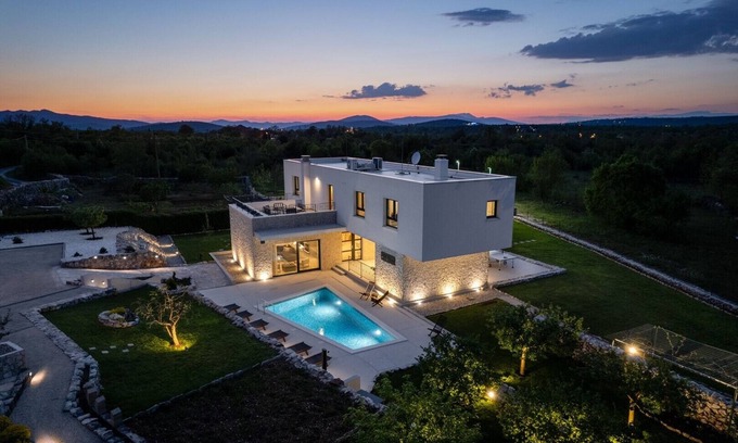 Central Dalmatia Villa | SPECIAL OFFER - Modern Villa M30 with heated pool, 3 en-suite bedrooms