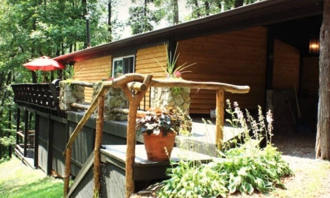 Champion House | Special…rent 2 nights get the 3rd night…FREE!