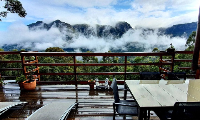 Constantia Cabin | Spectacular 2-bedroom cabin in da woods looking onto Table Mountain in Cape Town