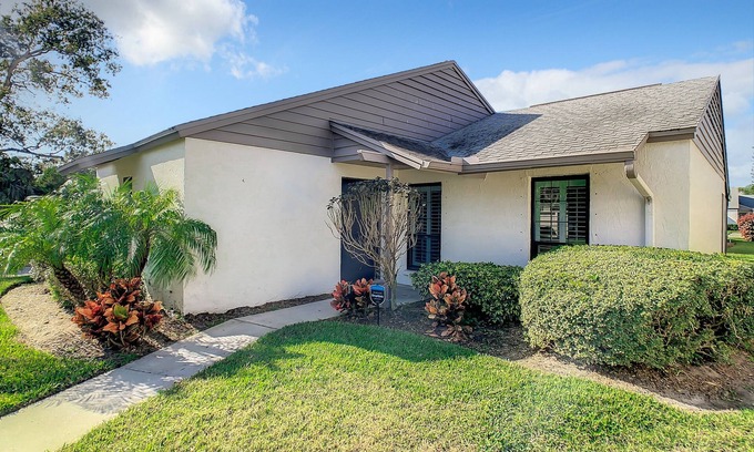 Tarpon Springs Villa | Spectacular 2Bd/2Bth Villa Nestled Between Sunset Beach & Howard Park Beach