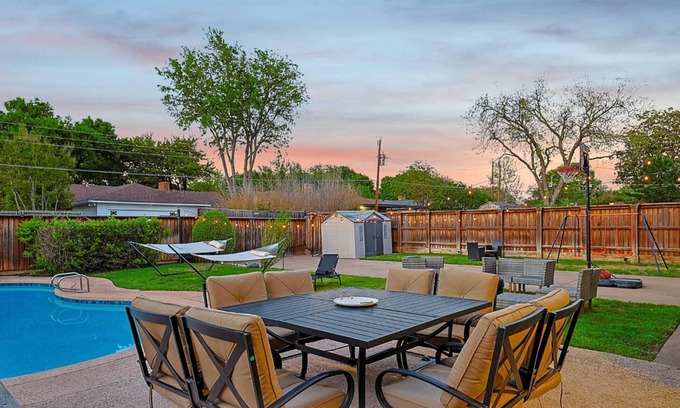 Far North Dallas House | Spectacular 6BR 2.5B Home with Pool
