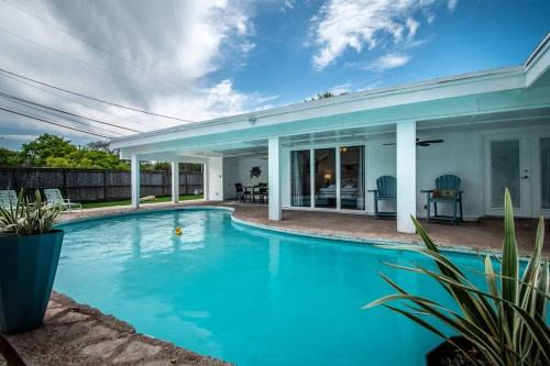 Bay Area House | Spectacular Adjoining Homes Waits