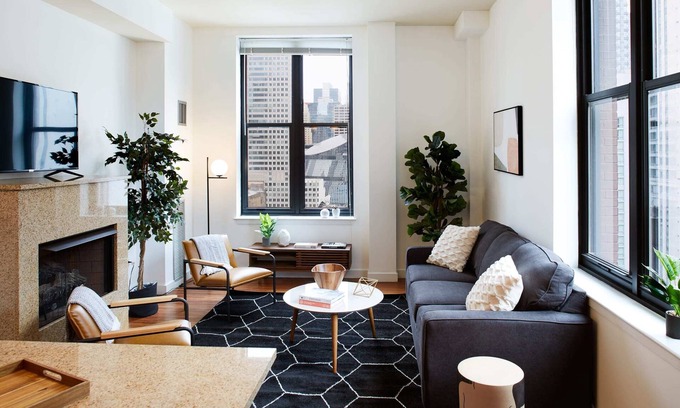 Downtown Chicago Apartment | Spectacular Corner 2BR Penthouse in the Loop | Roof Deck