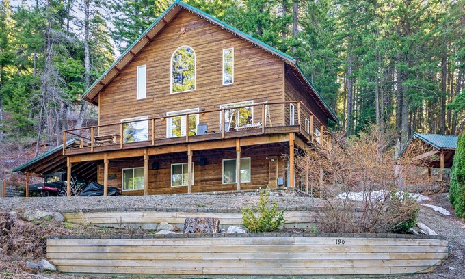Roslyn Ridge House | Spectacular Dog-Friendly Home + Loft w/Free WiFi, Private Hot Tub, Gas Fireplace
