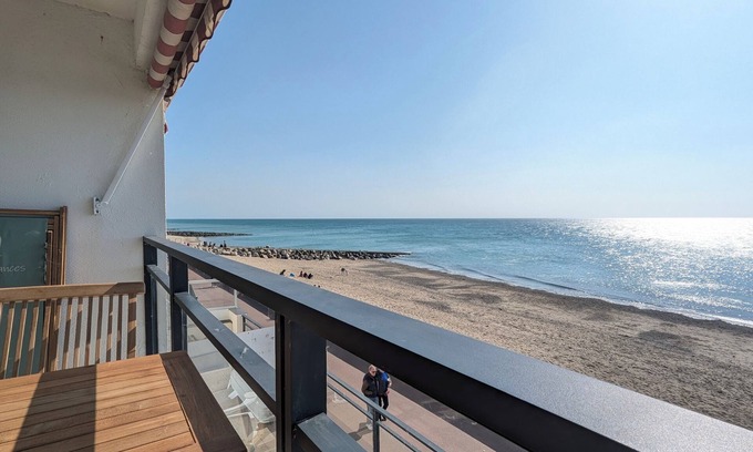 Agon-Coutainville Apartment | SPECTACULAR SEA VIEW MAGNIFICENT BRIGHT 3* APARTMENT WITH ALL COMFORTS & TERRACE