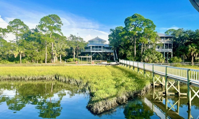 Cedar Key House | Spectacular Waterfront Property at Cloud 9!