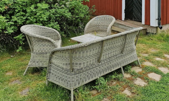 Soderkoping Municipality House | Spend a relaxing holiday in a holiday home right by a picturesque bay.