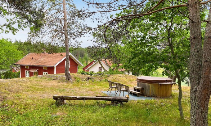 Valdemarsvik House | Spend wonderful vacations in this vacation home with outdoor jacuzzi