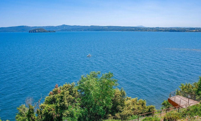 Farnese House | Spend your vacation in this charming vacation home in Franese.