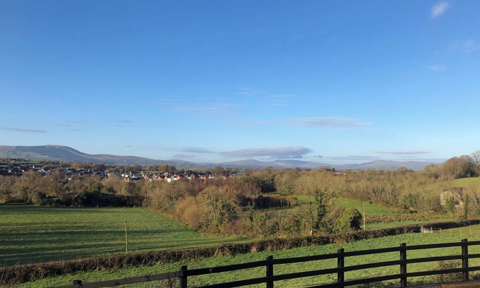 Magherafelt House | Sperrinview House - Lovely Retreat Sleeps 8