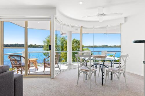 Batehaven House | Spinnakers Reach Unit 9