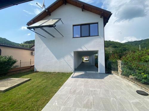 Pojejena House | Spinning la Divici