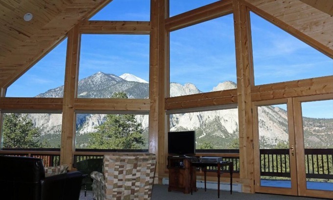 Nathrop Cabin | Splendid isolation in the heart of the Colorado Rockies Collegiate Peaks