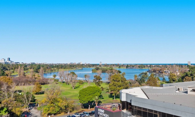 South Melbourne Apartment | Split-Level 2BR with City-View and Separate Study