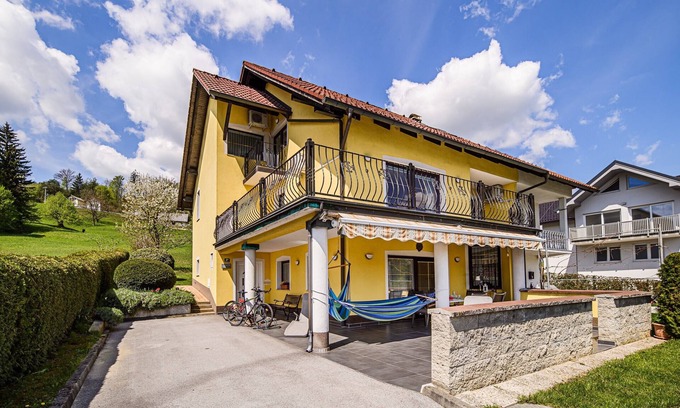 Podcetrtek Apartment | Split three bedroom apartment with terrace