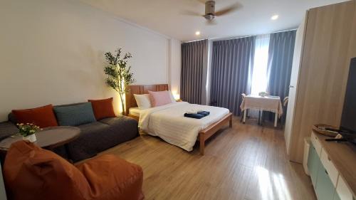 Nong Kae Apartment | Sport villa Huahin Room 225, Studio Queen Bed with pool view and Kitchenette
