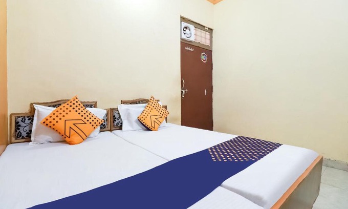 Jhansi Hotel | SPOT ON 77881 Kasturi Sai Darbar