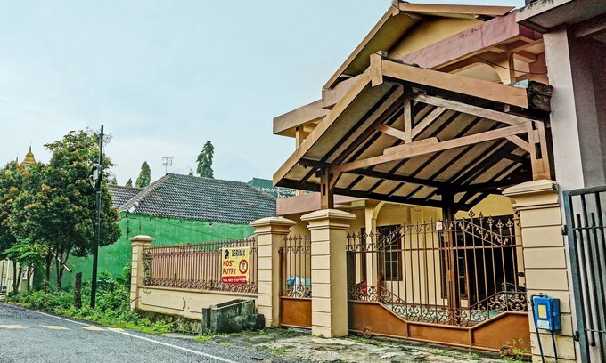 Blimbing Hotel | SPOT ON 92450 Homestay Simpang Panji Suroso Syariah