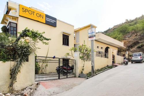 Shavri Colony Hotel | SPOT ON Namaste Guest House