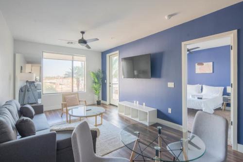 Tempe Apartment | Spotless 1BD - Pool, Gym, Parking, W-D - Sleeps 4