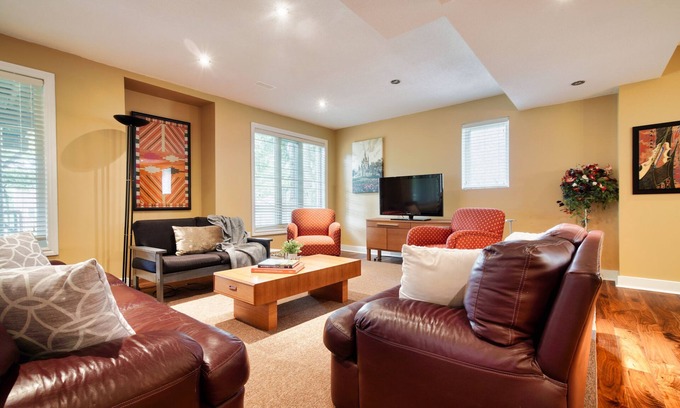 Central Erin Mills Apartment | Spotless & Spacious 2BR/2BA Comfortably Sleeps 6