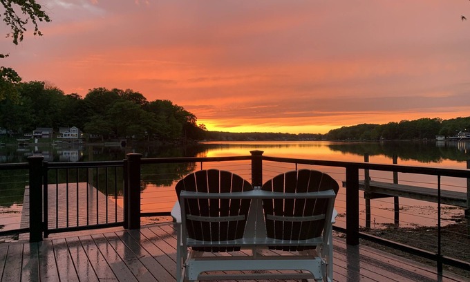 Findley Lake House | Sprawling Historic Inn With Lake Frontage! Fallfest at the Peak!