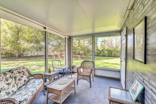 Spring Hill House | Spring Hill Home - 3 Mi to Weeki Wachee Springs!