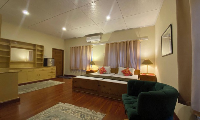 Gilgit House | Springfield