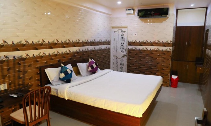 Arakkonam Cabin | Sri Mahalakshmi Deluxe Lodging Arakonam