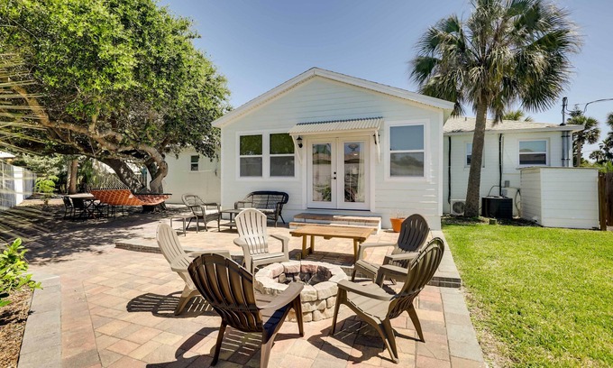 St. Augustine Beach Cottage | St Augustine Cottage w/Fire Pit - Walk to Pier!