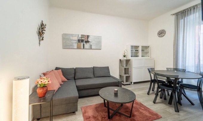 Barriera Vecchia-San Giacomo Apartment | St. James District Modern Apartment